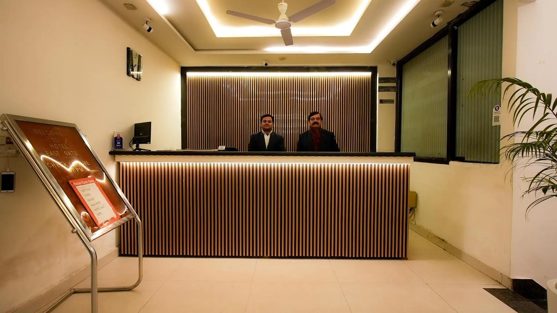 ***  Hotel Agra Dazzling East Gate India