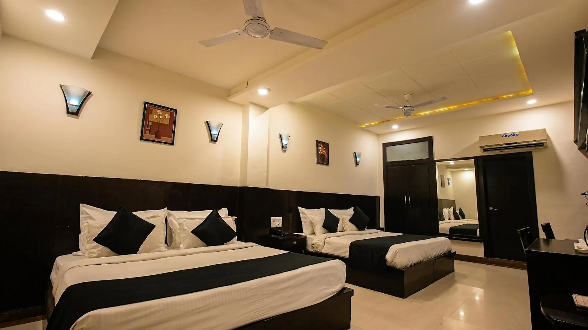 Hotel Agra Dazzling East Gate