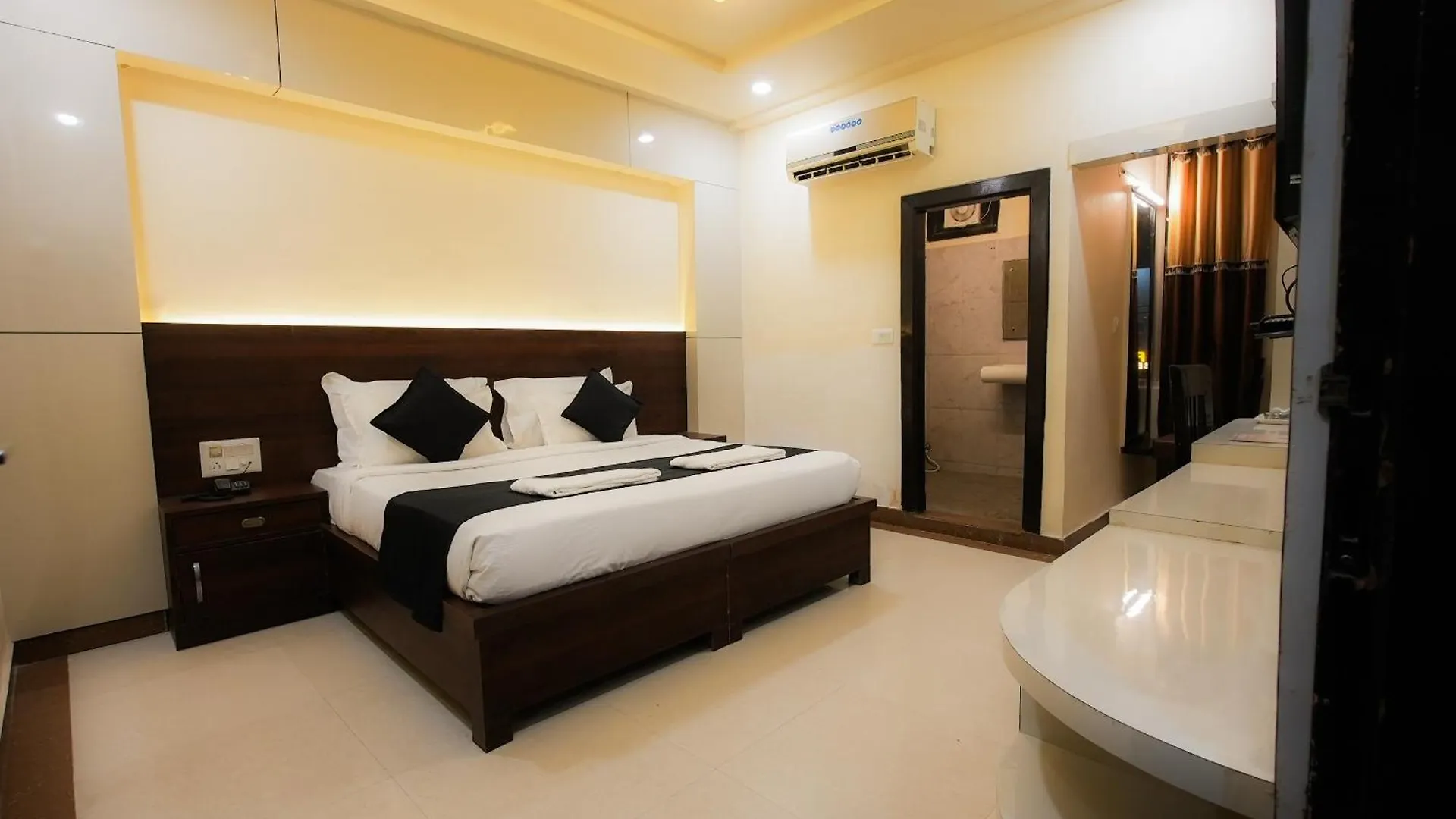 Hotel Agra Dazzling East Gate