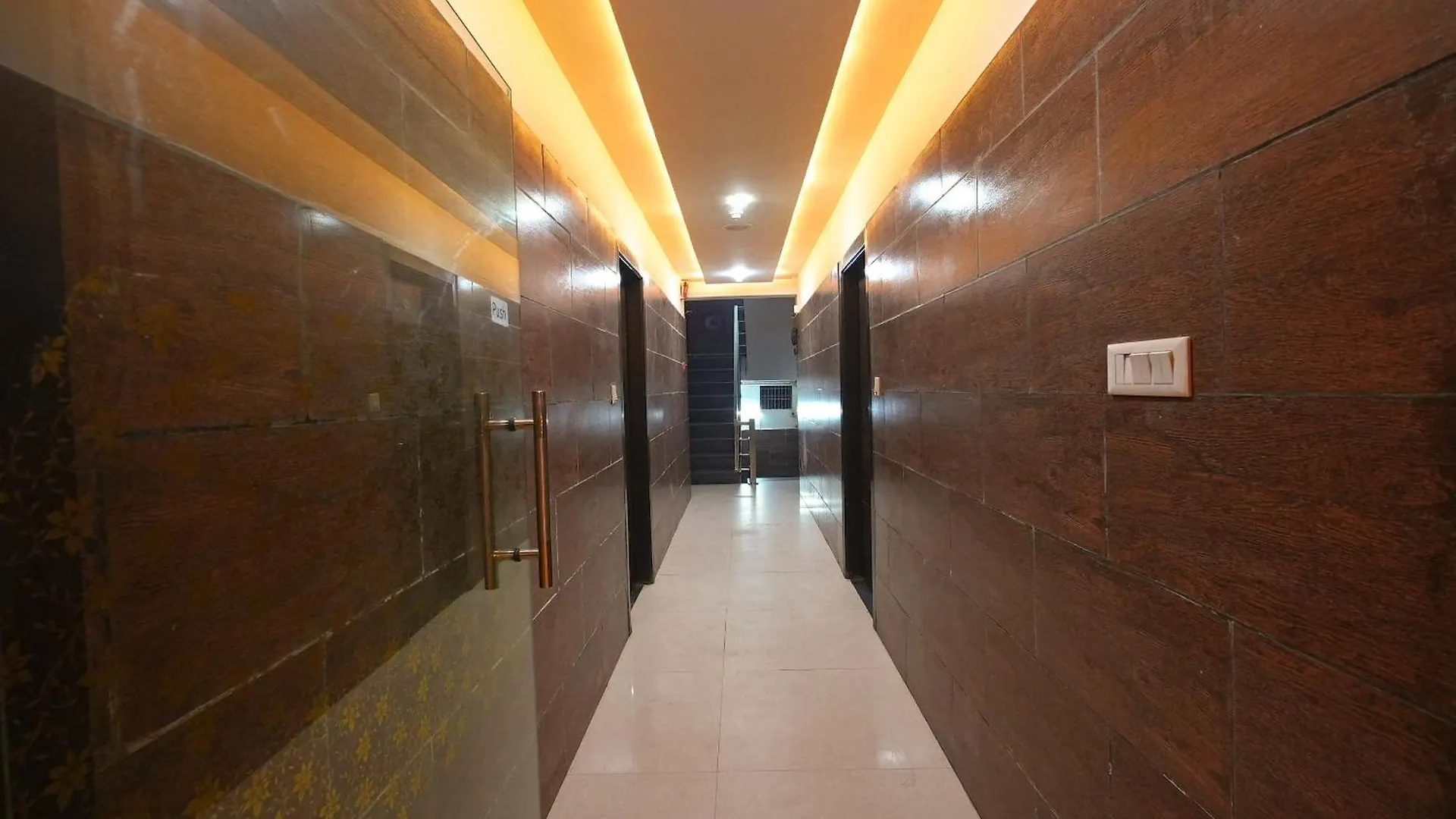 Hotel Agra Dazzling East Gate