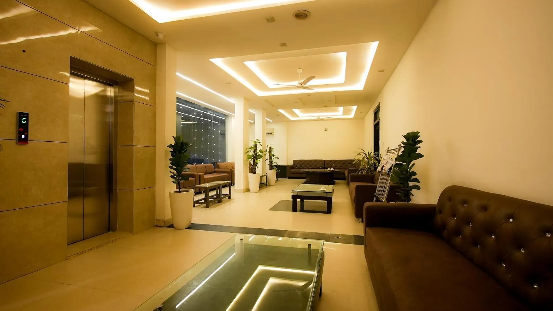 ***  Hotel Agra Dazzling East Gate India