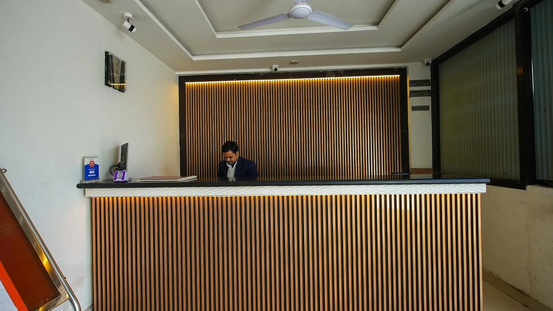 Hotel Agra Dazzling East Gate India
